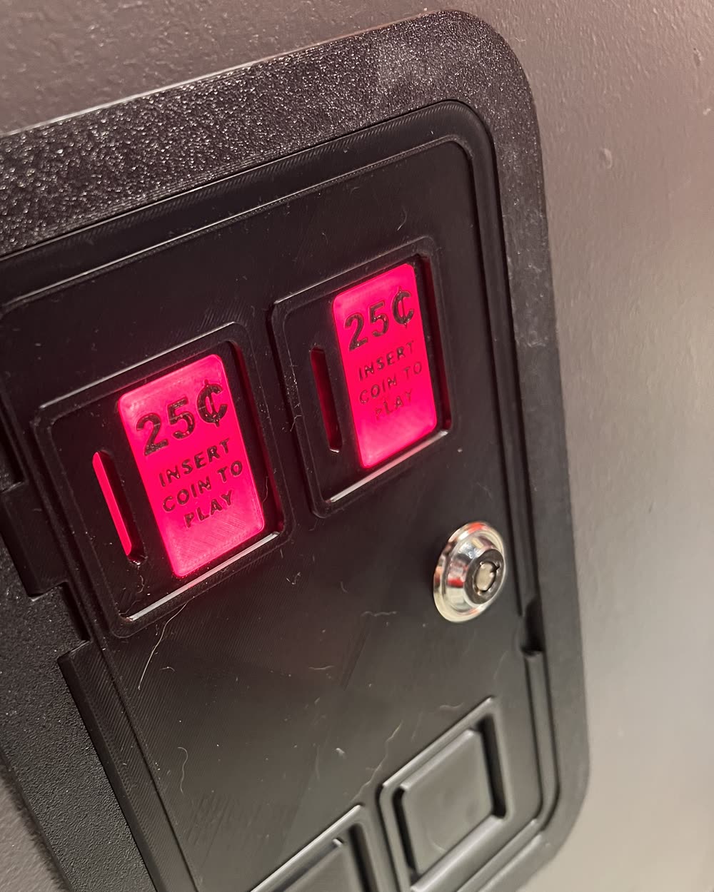 Lit 25 cent coin door on the front of the cabinet